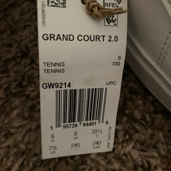 Adidas size 7.5 women’s shoes - Picture 4 of 6